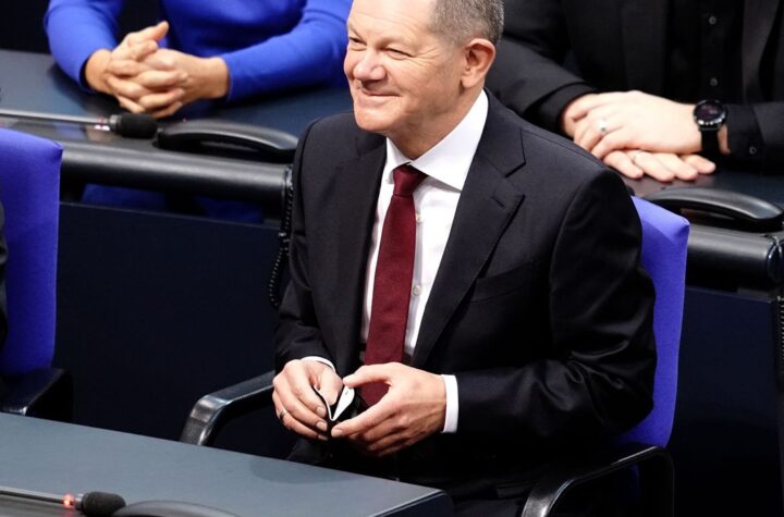 Olaf Scholz é eleito chanceler pelo Parlamento alemão
