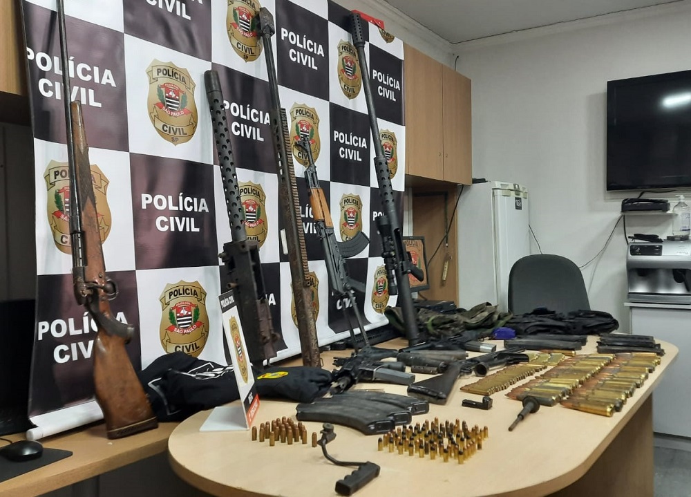 Deic apreende arsenal de armas em Araçariguama