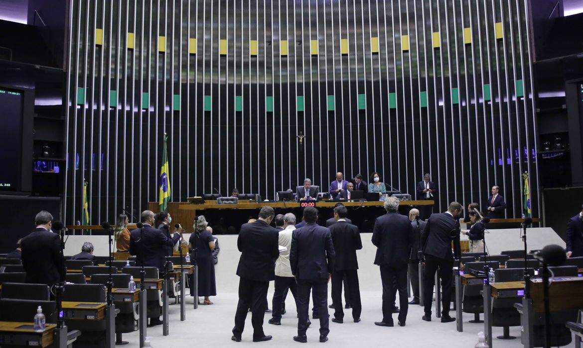 Votação da PEC dos benefícios sociais na Câmara é adiada