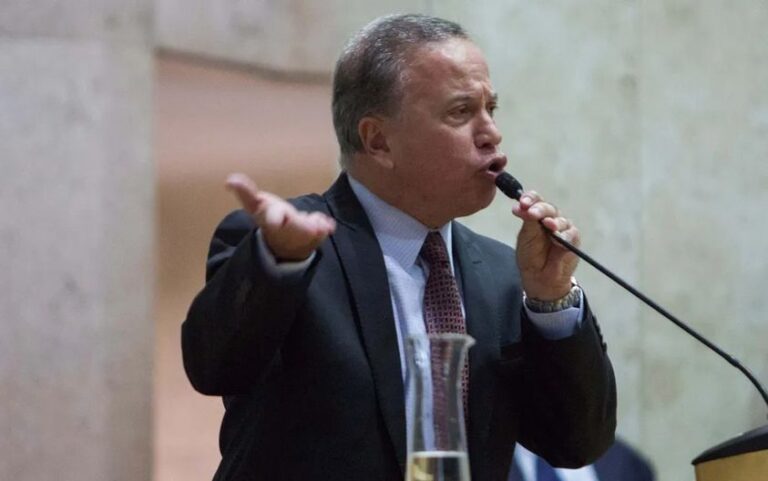 Dia-D-na-vida-de-Camilo-Cristófaro
