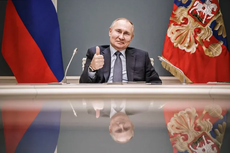 2021-04-05T141317Z_2050841924_RC2QPM9K3EDS_RTRMADP_3_RUSSIA-POLITICS-PUTIN-1-1-1